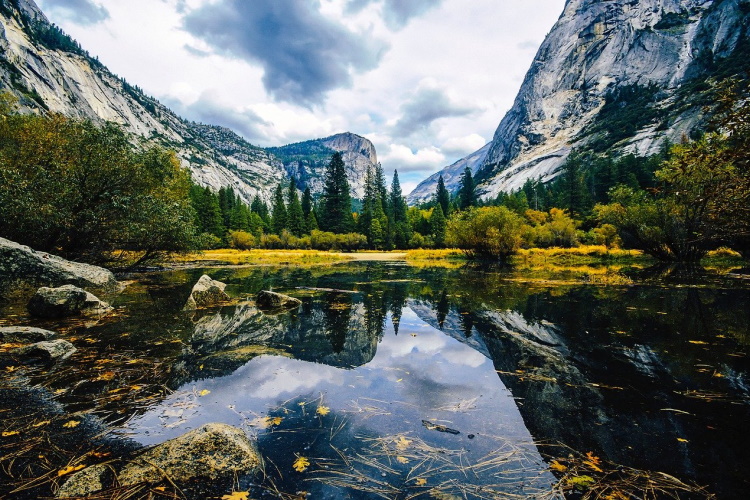 yosemite mirror lake 1884282_1280.jpg