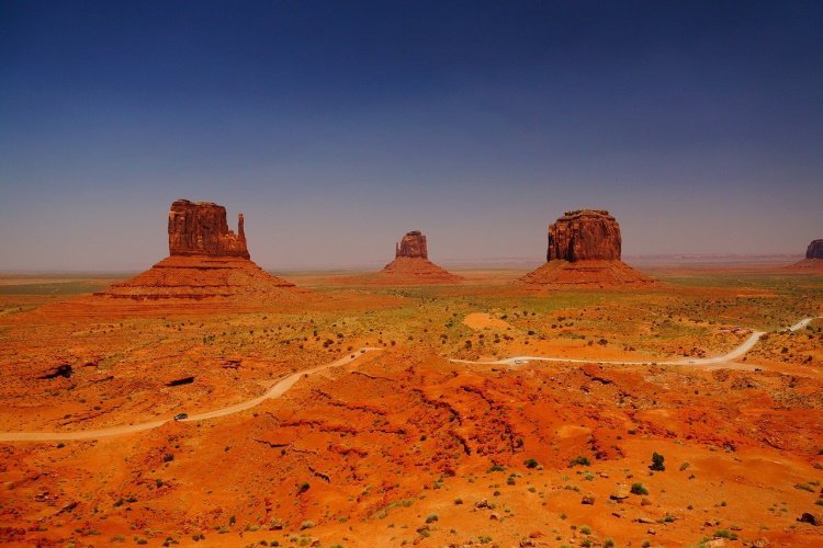 Klik op de afbeelding voor een vergroting monument valley 2547150_1280.jpg