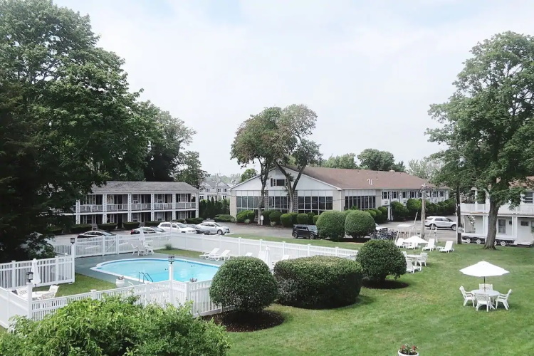 shoreway acres inn tuin.jpg