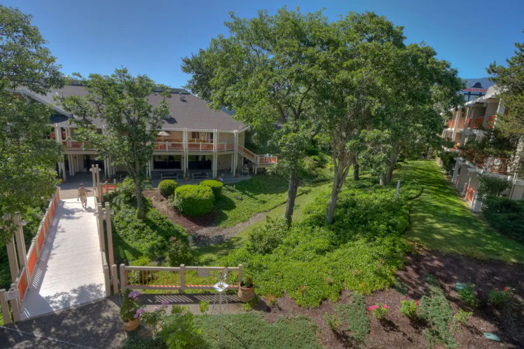 ashland hills hotel suites tuin.jpg
