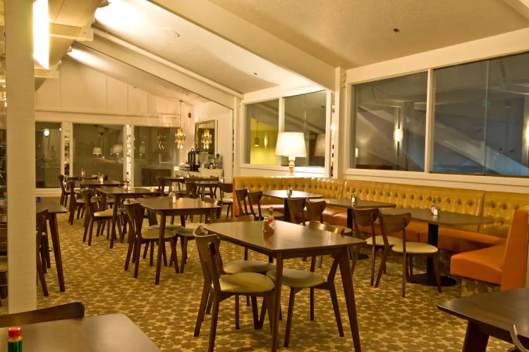 ashland hills hotel suites restaurant.jpg