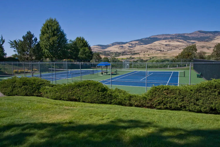 ashland hills hotel suites tennisbaan.jpg