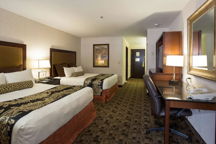 shilo inn portland airport kamer 2 bedden.jpg