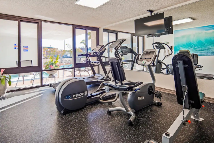 best western yacht harbor hotel fitness.jpg