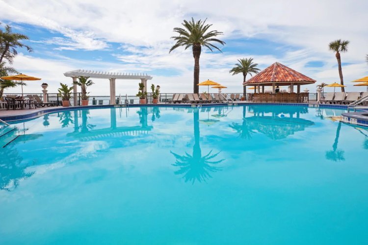 holiday inn hotel suites clearwater beach zwembad.jpg