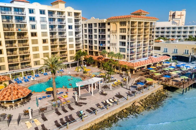 holiday inn hotel suites clearwater beach buitenkant.jpg