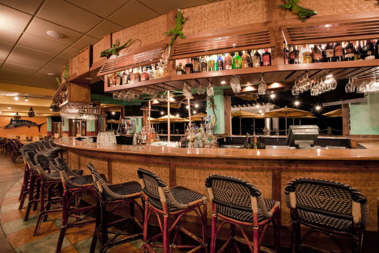 holiday inn hotel suites clearwater beach bar.jpg.0.jpg