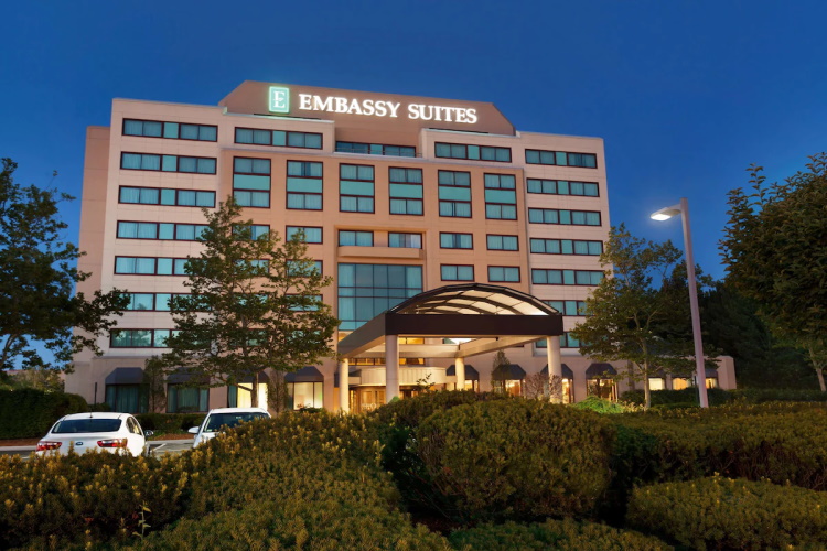 embassy suites by hilton boston waltham buitenkant.jpg