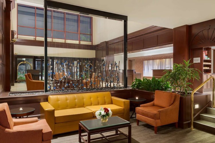 embassy suites by hilton boston waltham lounge.jpg
