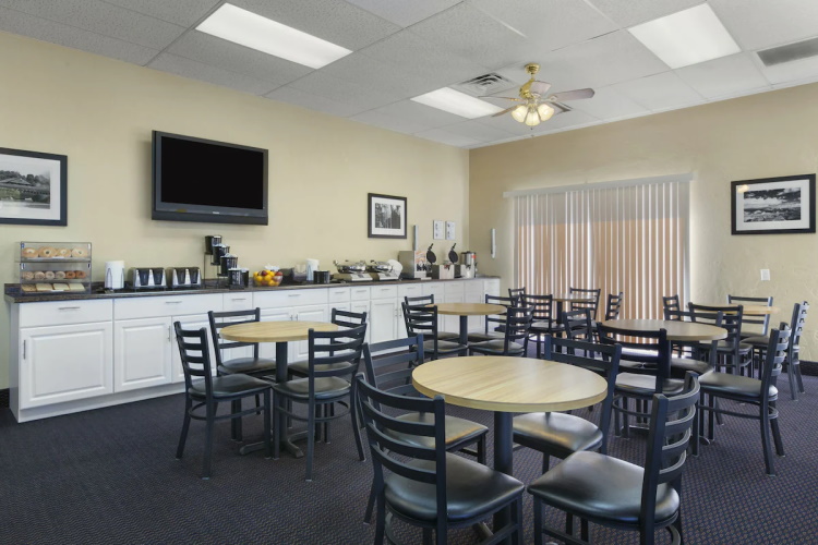 days inn by wyndham williams ontbijt 001.jpg