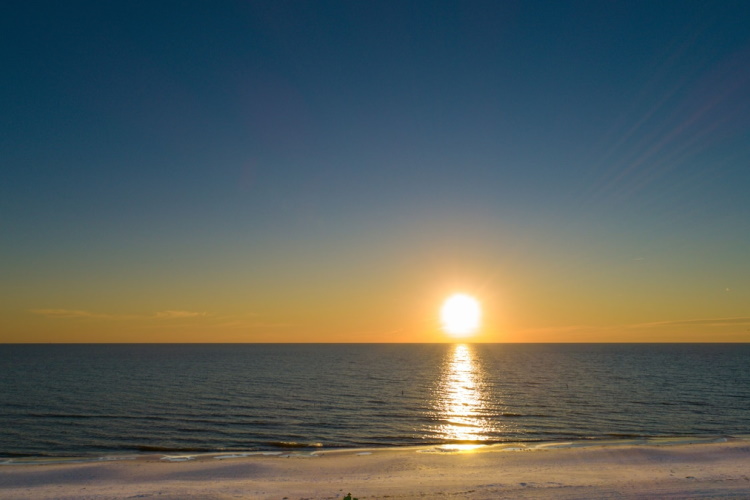thunderbird beach resort strand.jpg