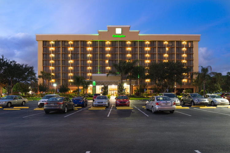 holiday inn & suites orlando sw - celebration area voorkant.jpg
