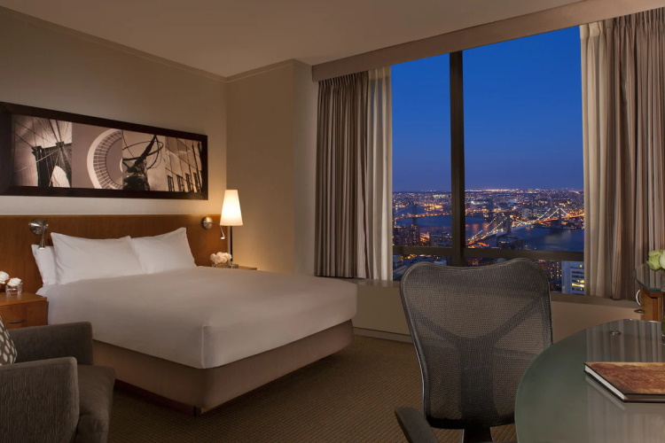 millennium downtown new york kamer 1 bed.jpg