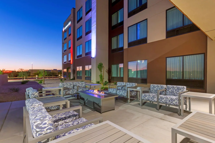 best western plus executive residency phoenix north happy valley buiten.jpg