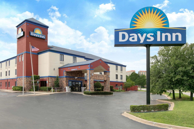 days inn by wyndham tulsa central buitenkant.jpg