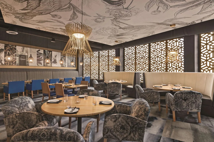 radisson hotel philadelphia bar restaurant.jpg