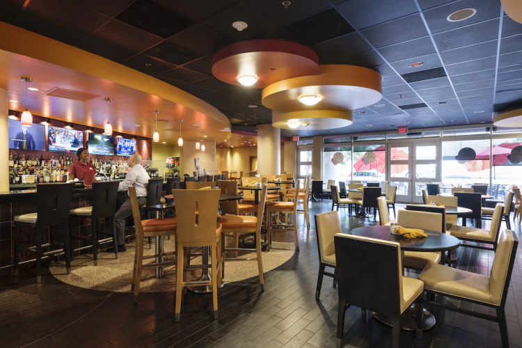 holiday inn capitol restaurant bar.jpg