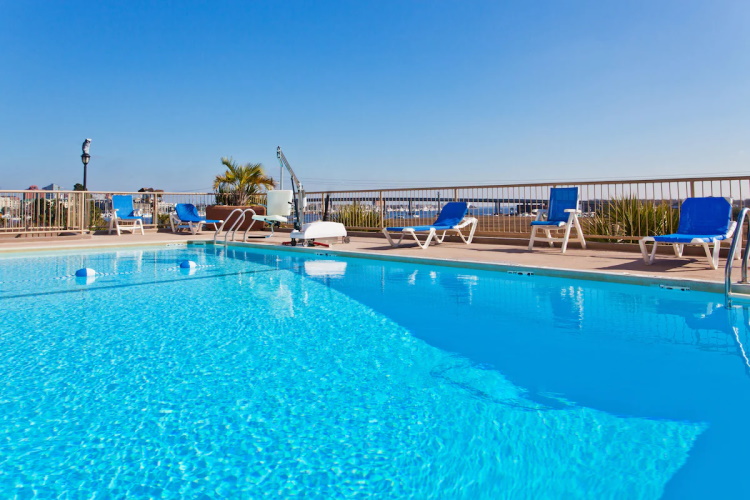 holiday inn charleston riverview zwembad.jpg