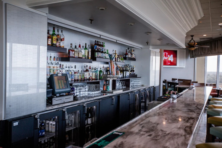 holiday inn charleston riverview bar.jpg