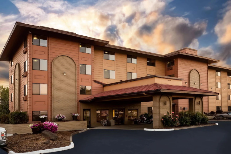 baymont by wyndham yakima buitenkant.jpg