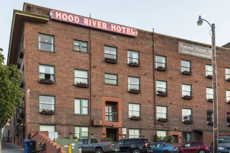 hood river hotel buitenkant.jpg