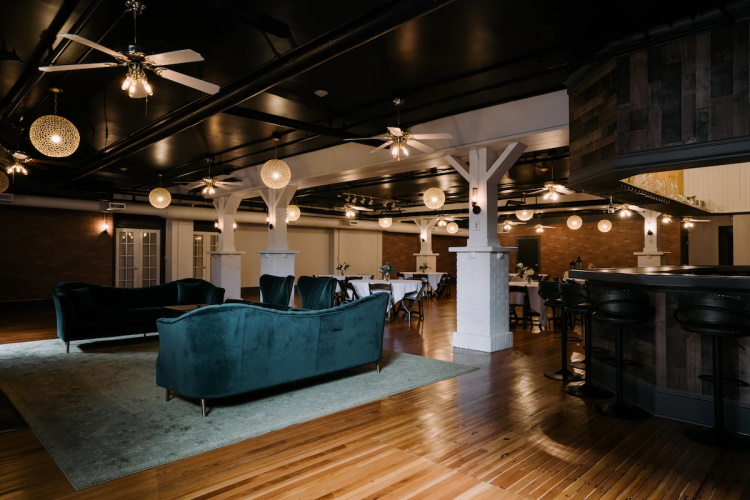 hood river hotel bar en restaurant.jpg