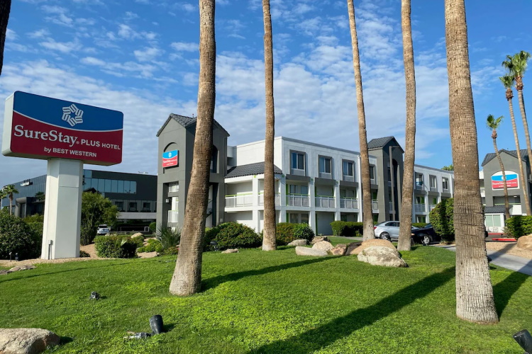 surestay plus hotel by best western scottsdale north buitenkant.jpg