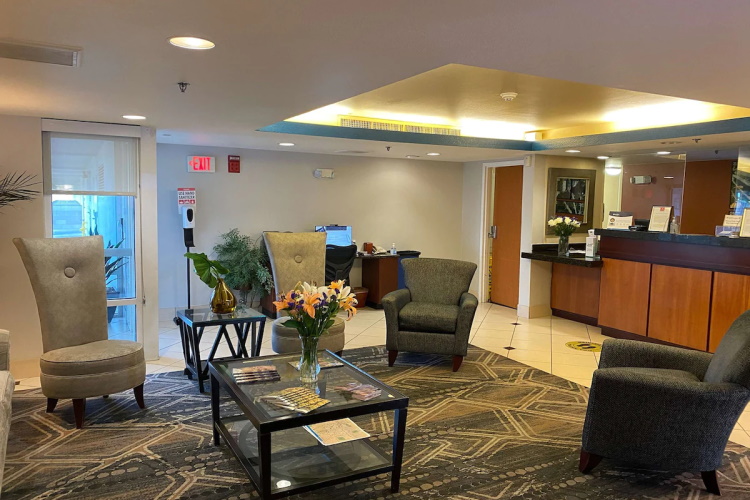 surestay plus hotel by best western scottsdale north receptie.jpg