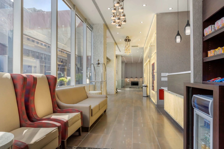 comfort inn prospect park-brooklyn geeemschappelijke ruimte.jpg