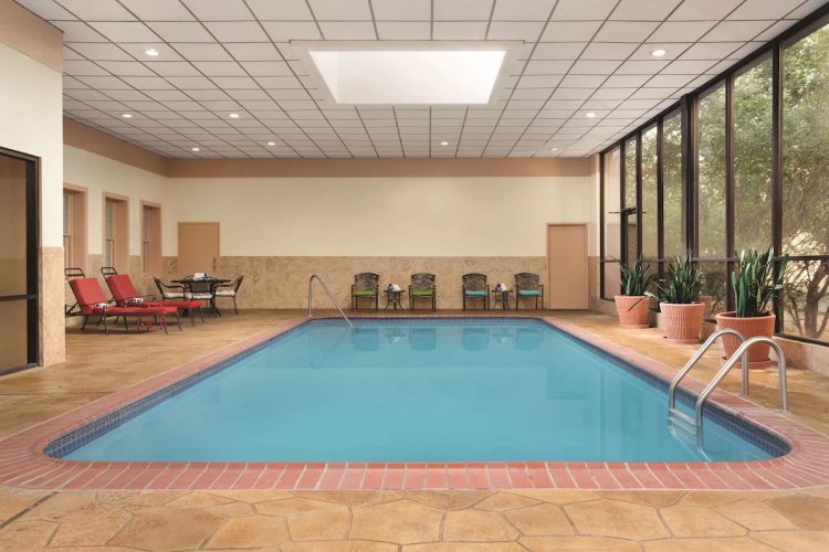 radisson hotel fort worth fossil creek zwembad.jpg