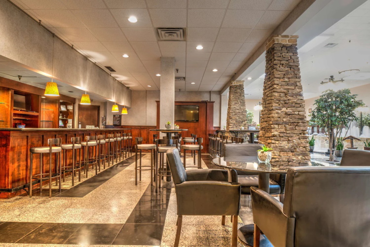 radisson hotel fort worth fossil creek restaurant bar.jpg