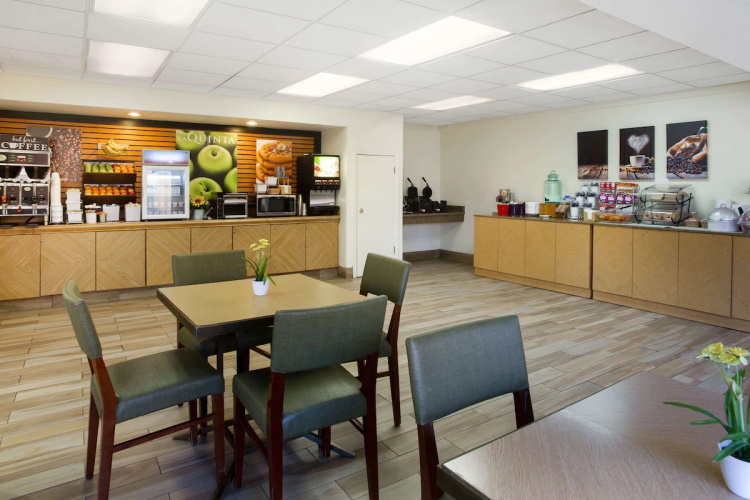 la quinta inn by wyndham austin capitol ontbijt.jpg
