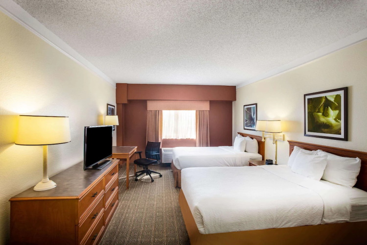 la quinta inn by wyndham austin capitol kamer.jpg