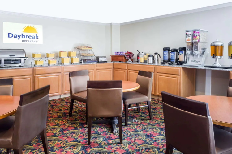 days inn by wyndham williamsburg historic area ontbijt.jpg