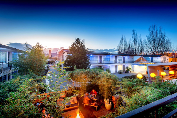 jupiter hotel buiten.jpg