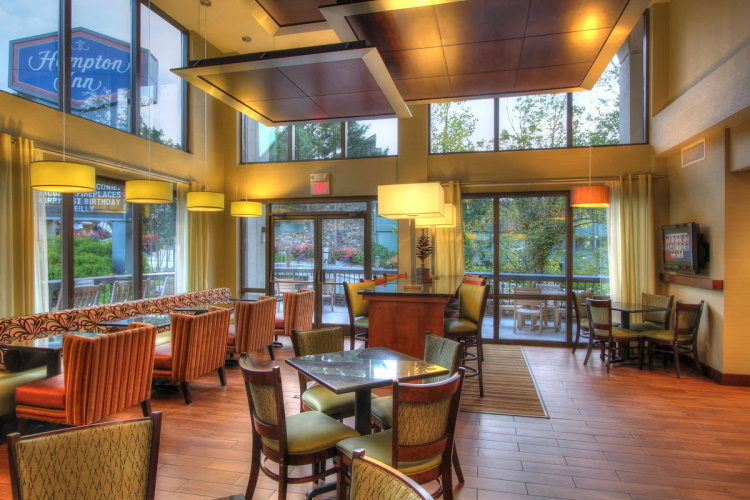 hampton inn gatlinburg restaurant.jpg