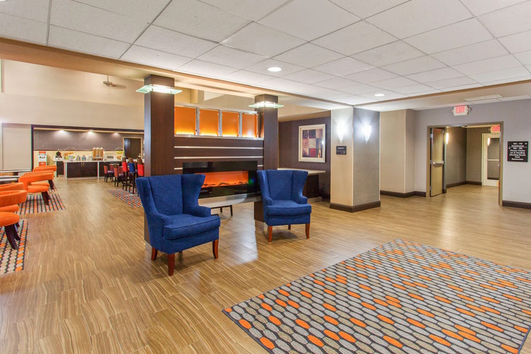hampton inn suites merced lobby.jpg