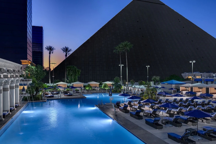 luxor las vegas zwembad.jpg