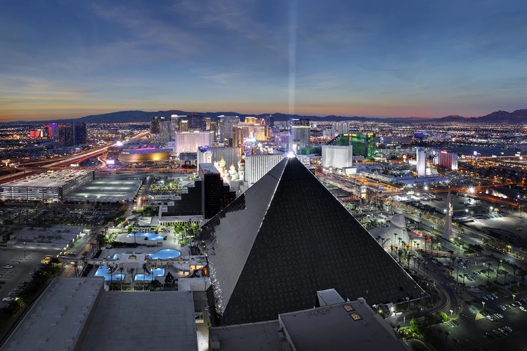 luxor las vegas buitenkant.jpg