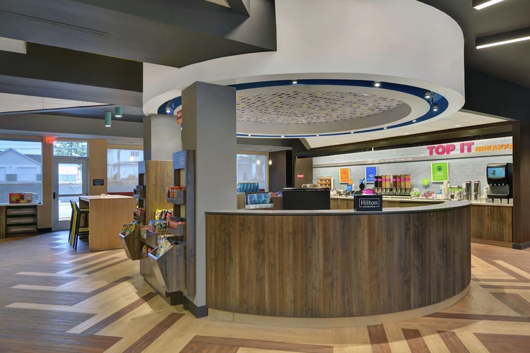 tru by hilton springfield downtown receptie.jpg