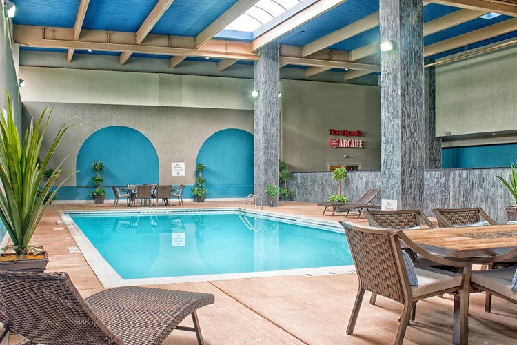 holiday inn niagara falls-scenic downtown zwembad.jpg
