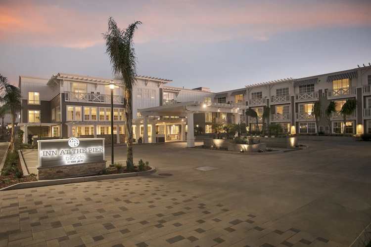 inn at the pier pismo beach, curio collection by hilton voorkant.jpg