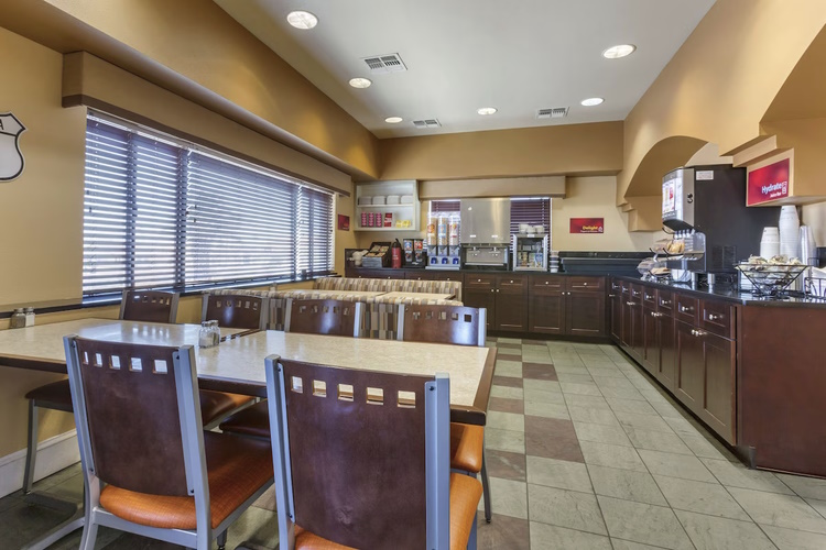 best western plus king's inn and suites ontbijt.jpg