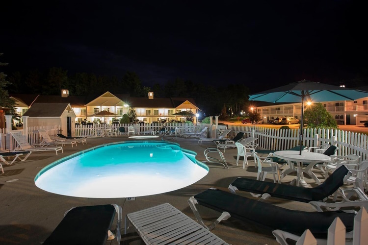 golden gables inn zwembad.jpg
