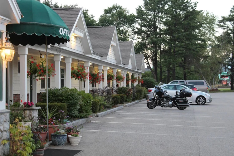 golden gables inn parkeren.jpg