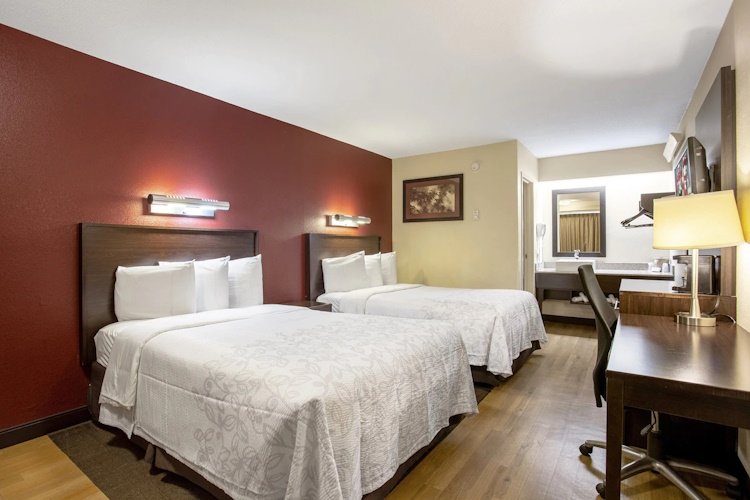 red roof plus st louis kamer.jpg