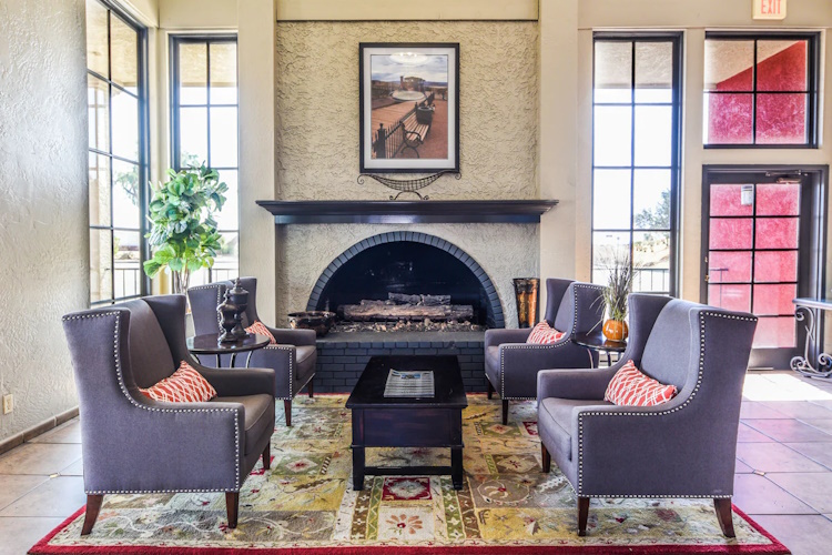 best western plus desert villa inn lobby.jpg