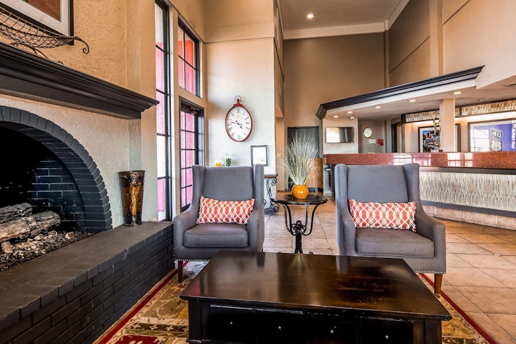 best western plus desert villa inn lounge receptie.jpg
