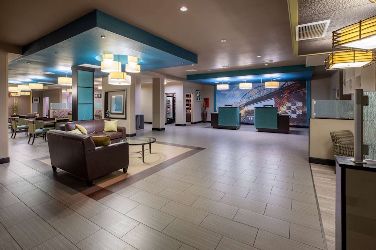 la quinta inn suites by wyndham durant lounge.jpg