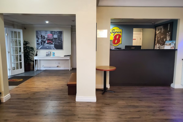 super 8 by wyndham duncan receptie.jpg